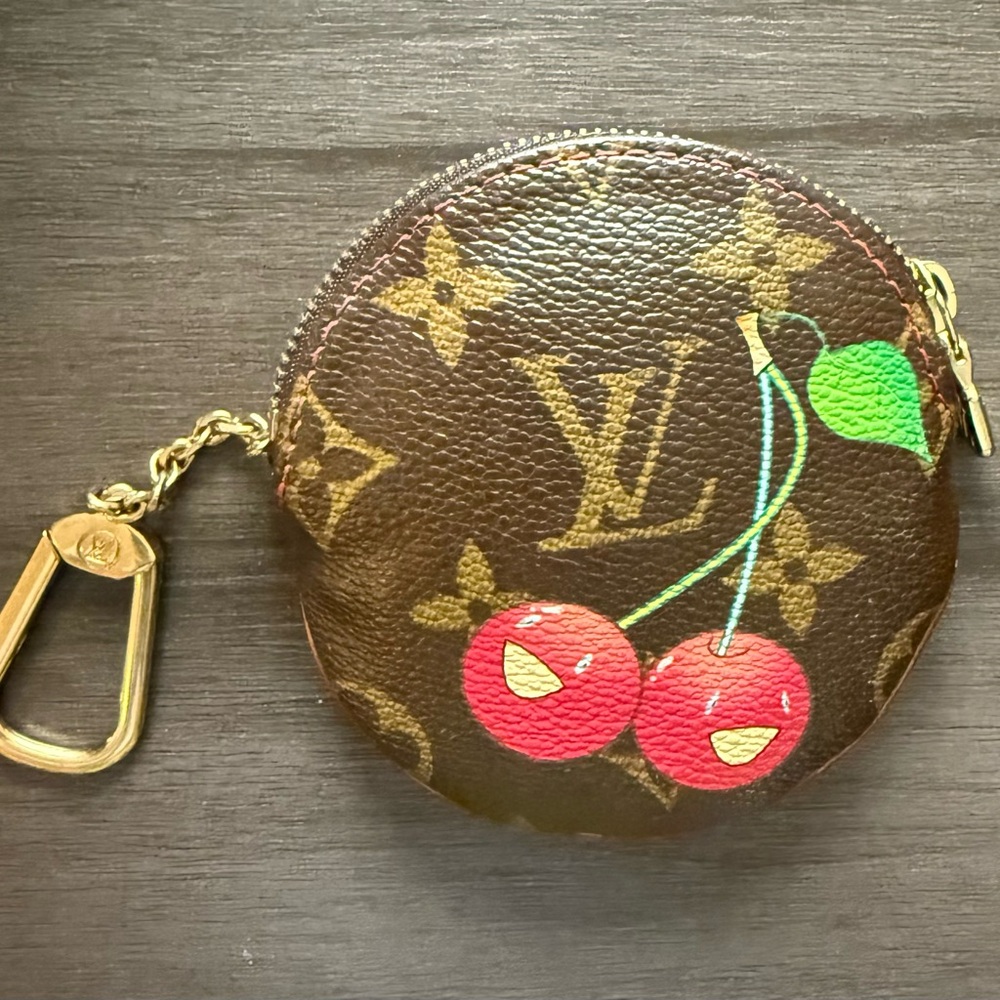 Louis Vuitton 	Porte‑Monnaie Rond Murakami Cerises